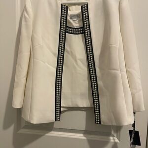 Sale! ☄️Tahari White Blazer with Pearl Accents